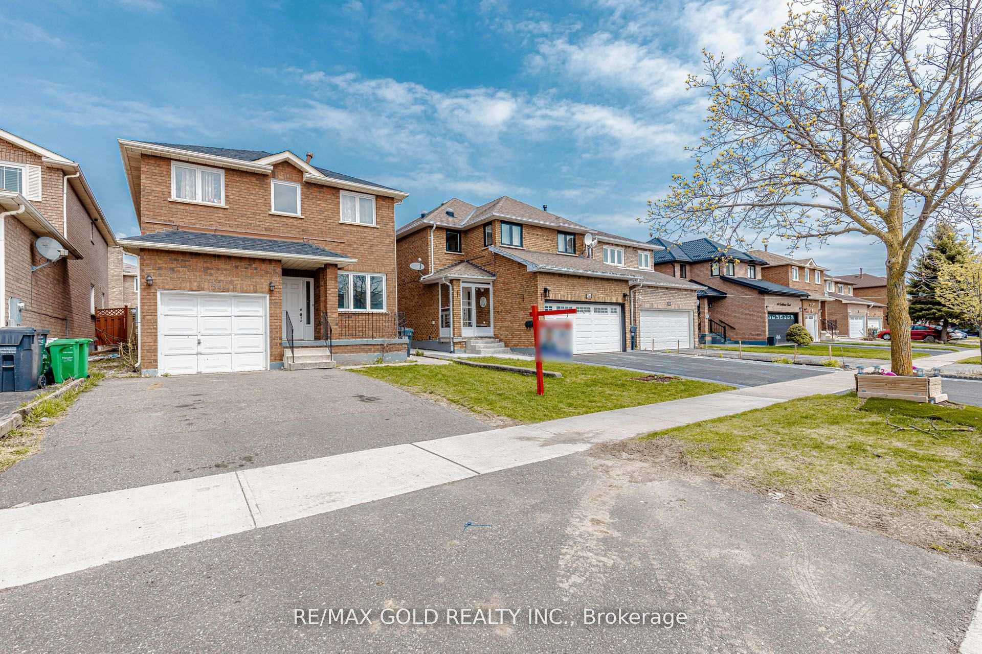 Photo 3 of 54 Creditstone Road, Brampton, Fletcher's Creek South — HOMEH