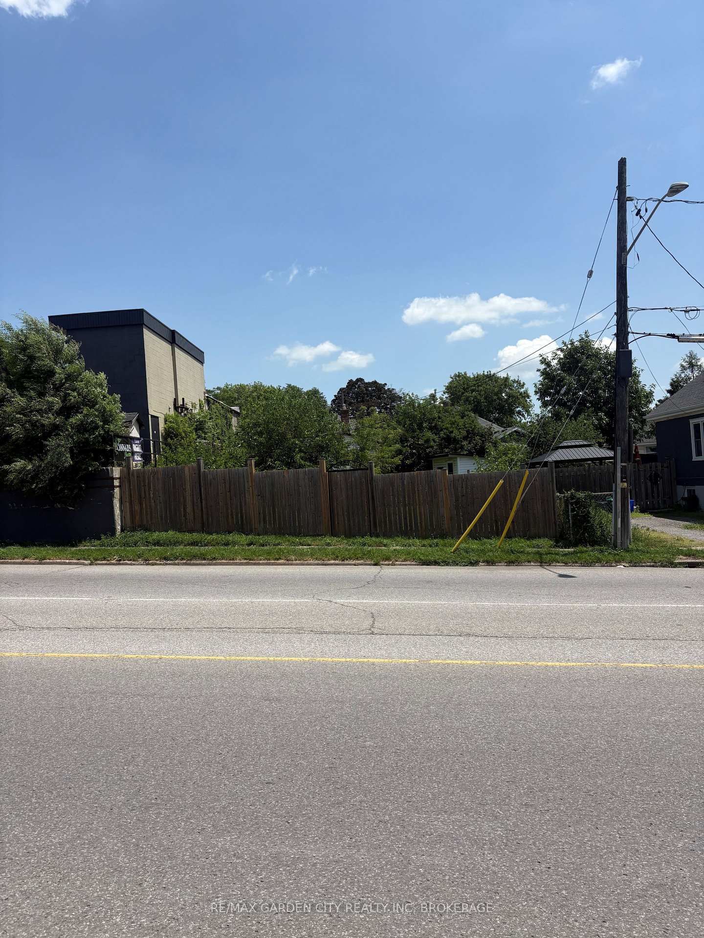 Photo 1 of 236 Westchester Crescent, St. Catharines, Oakdale — HOMEH