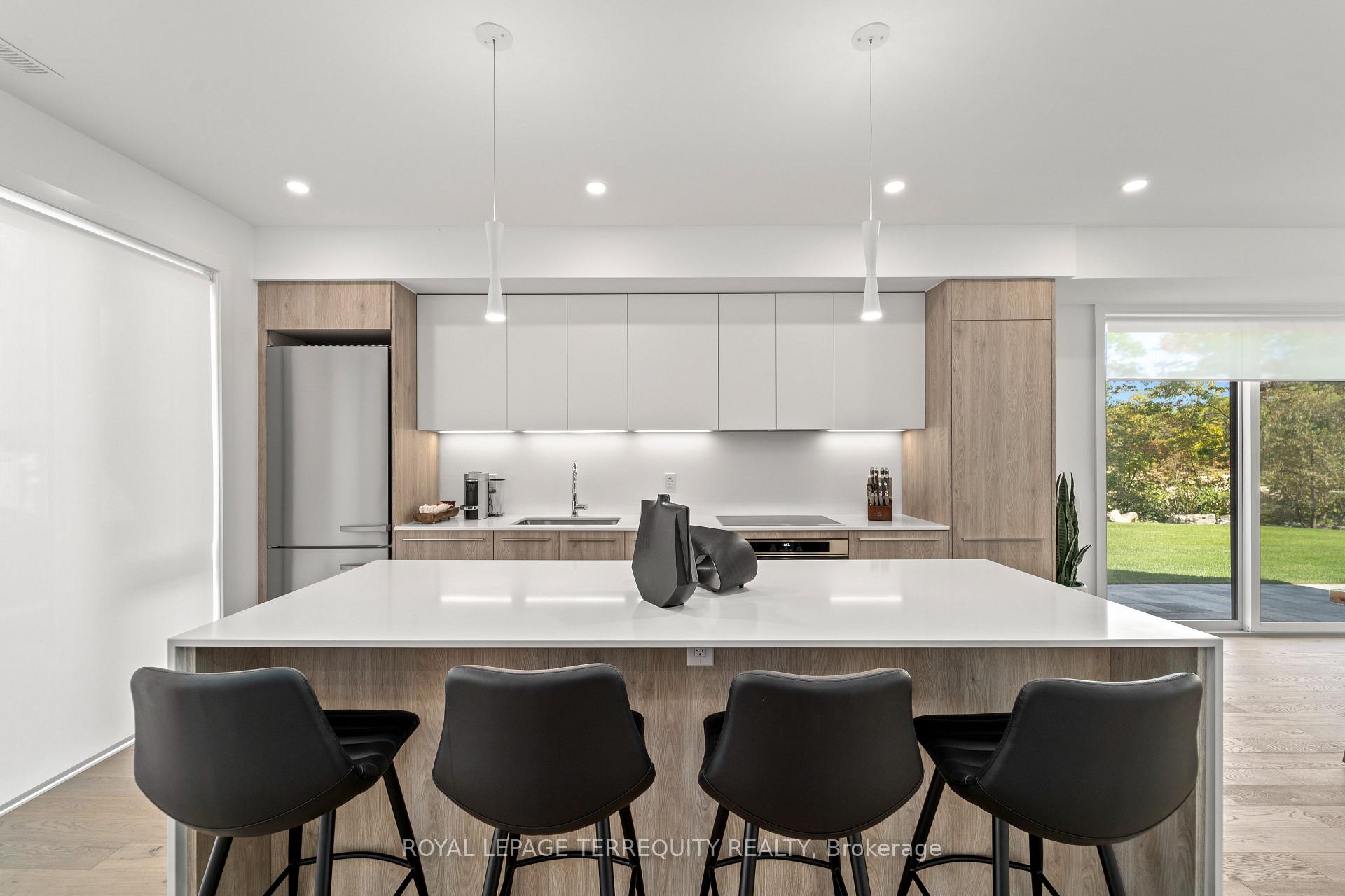 Photo 3 of 35 Rockmount Crescent, Gravenhurst, Muskoka (S) — HOMEH