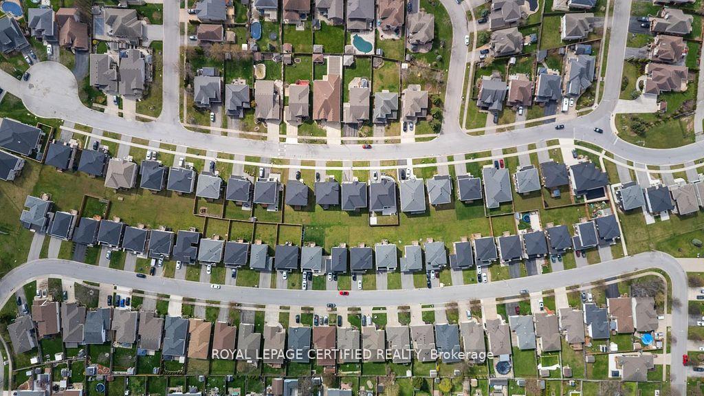 Photo 4 of 8077 Brookside Drive, Niagara Falls, Ascot — HOMEH