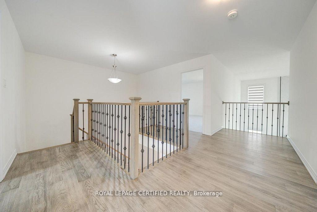 Photo 23 of 8077 Brookside Drive, Niagara Falls, Ascot — HOMEH