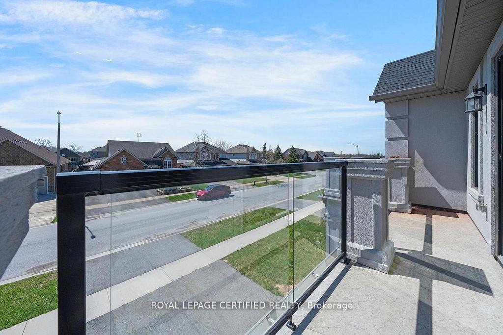 Photo 33 of 8077 Brookside Drive, Niagara Falls, Ascot — HOMEH