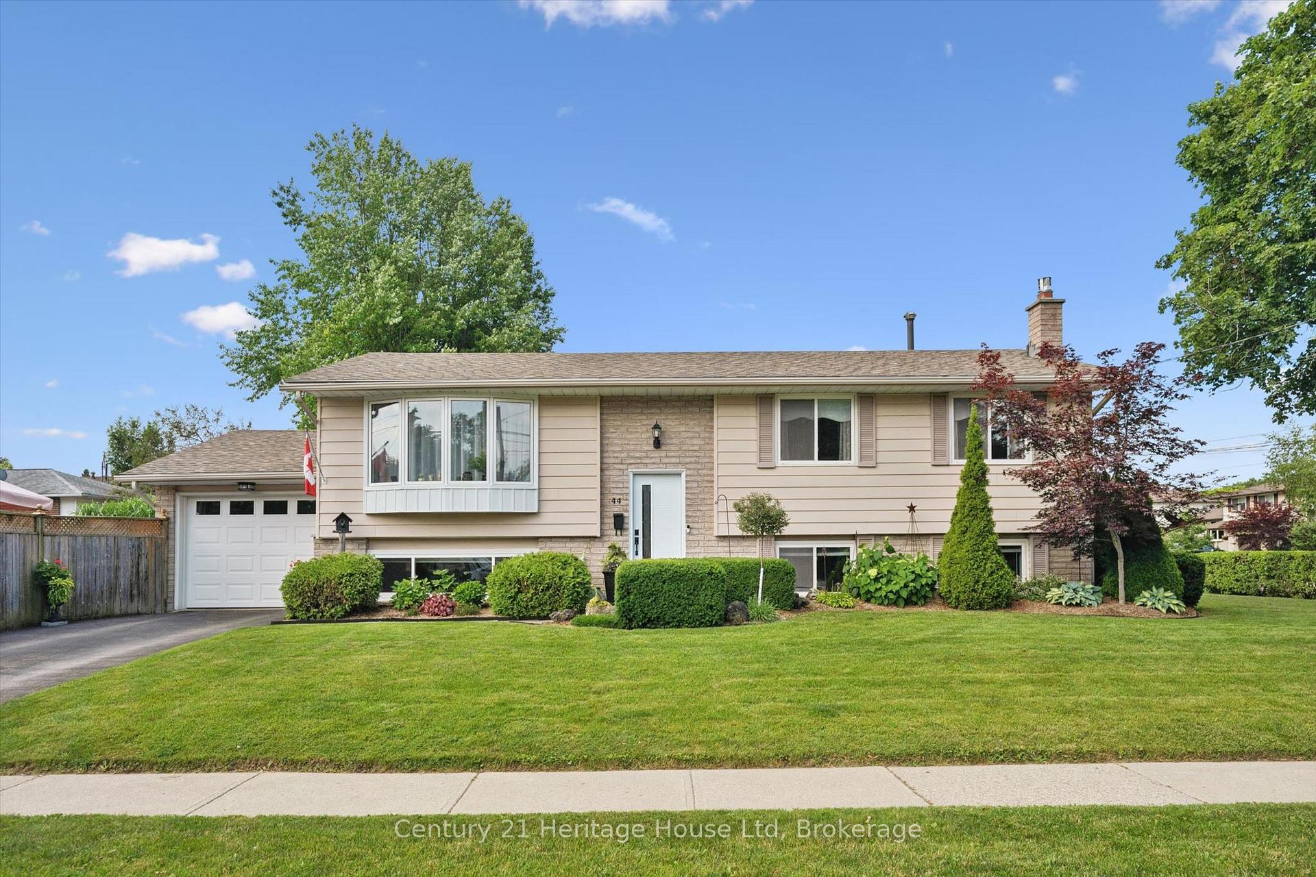 Photo 1 of 44 Inverness Drive, Guelph, Victoria North — HOMEH