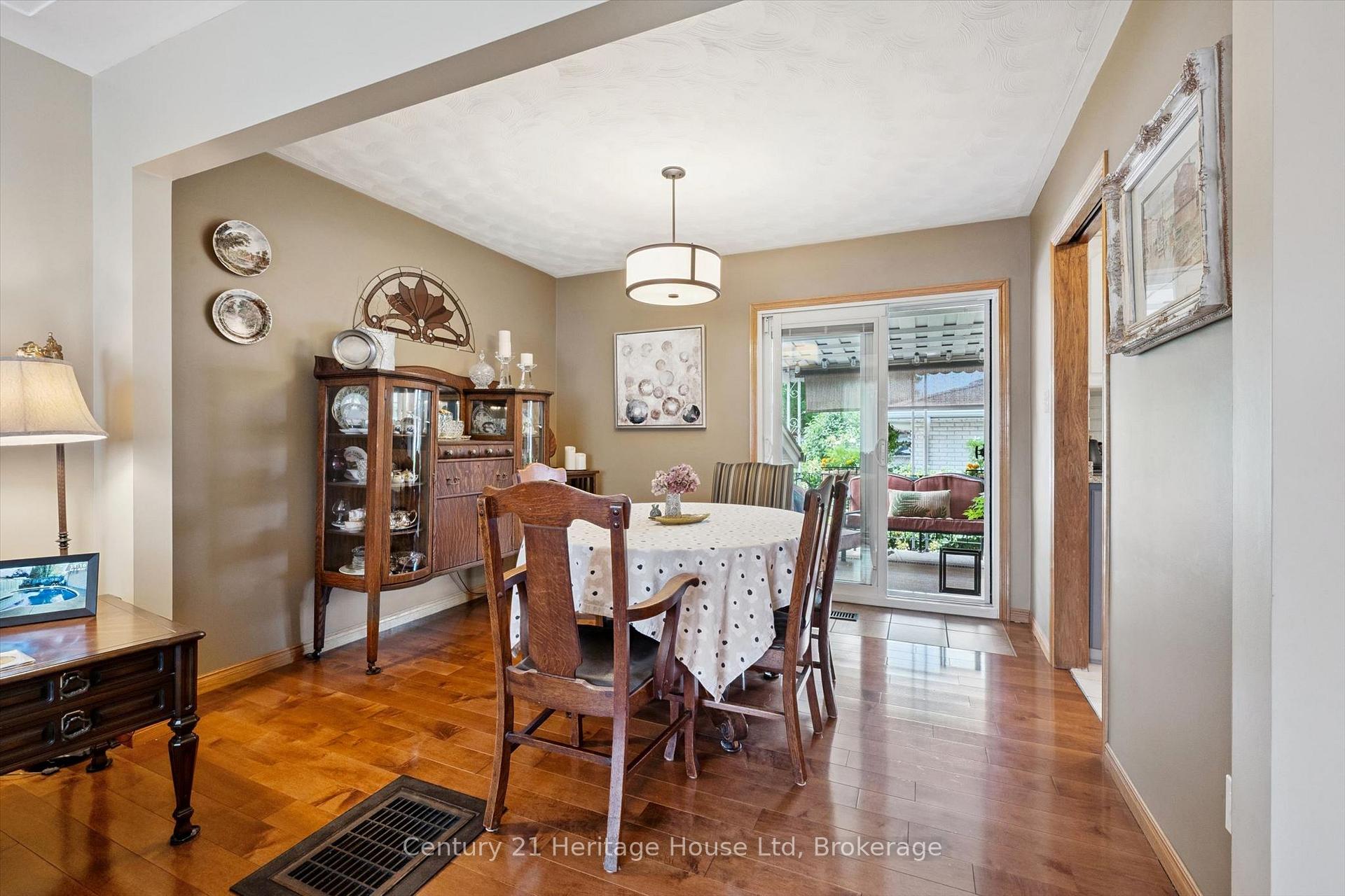 Photo 9 of 44 Inverness Drive, Guelph, Victoria North — HOMEH