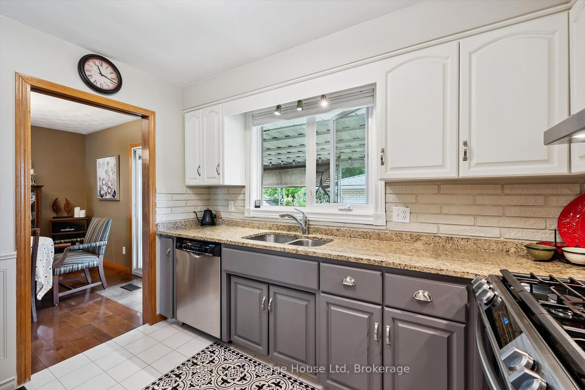Photo 11 of 44 Inverness Drive, Guelph, Victoria North — HOMEH