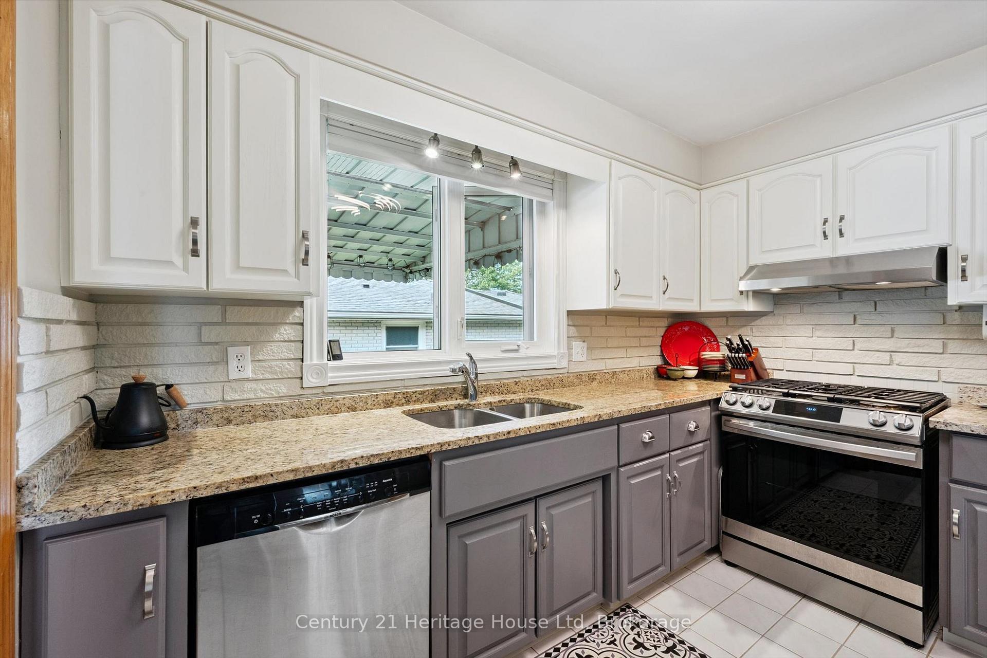 Photo 12 of 44 Inverness Drive, Guelph, Victoria North — HOMEH