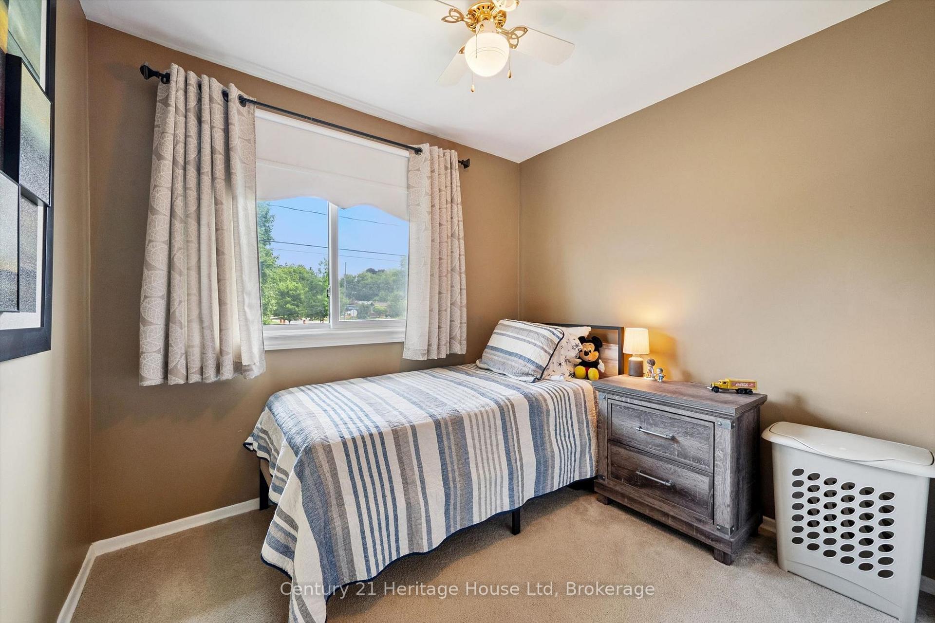 Photo 18 of 44 Inverness Drive, Guelph, Victoria North — HOMEH