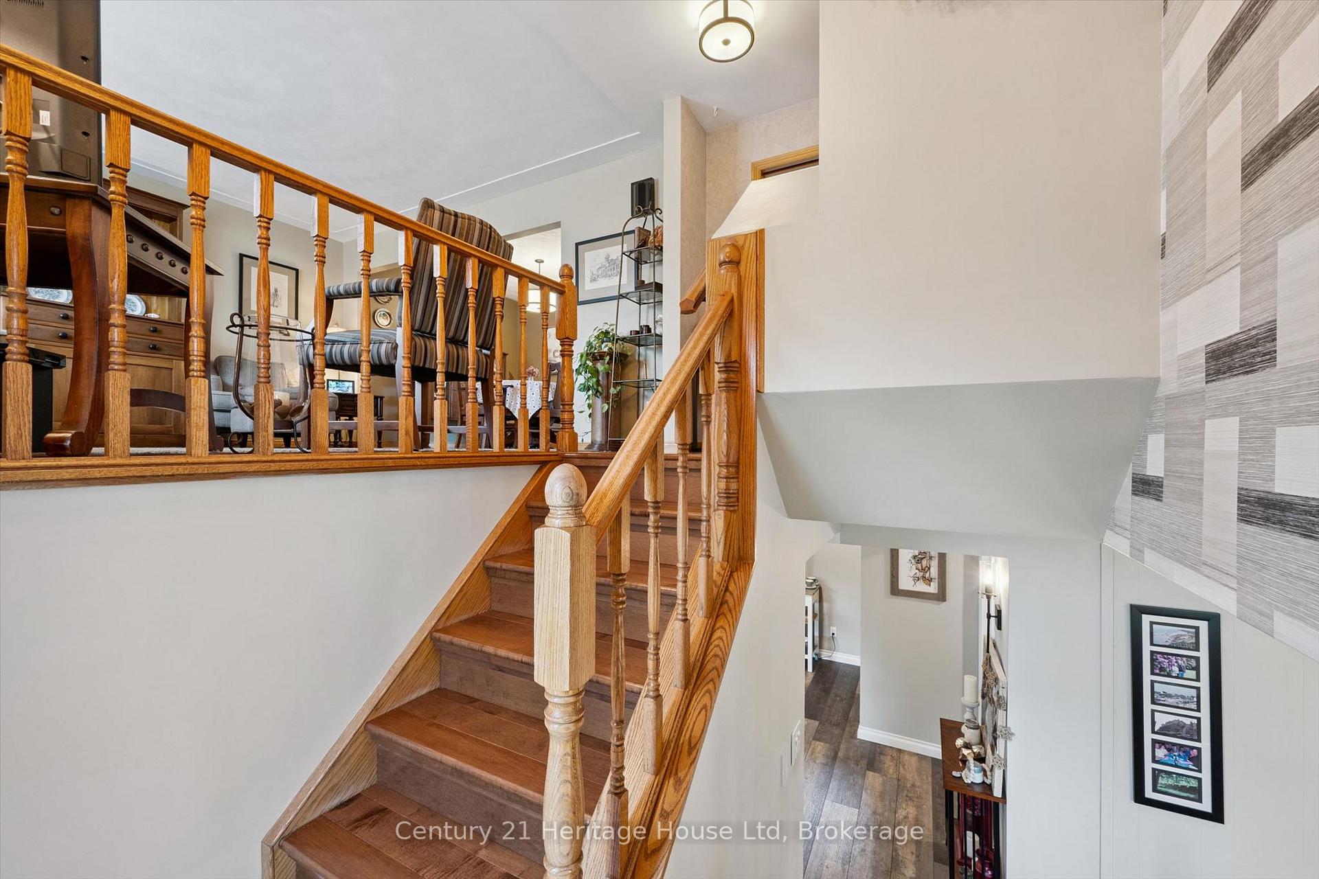 Photo 20 of 44 Inverness Drive, Guelph, Victoria North — HOMEH