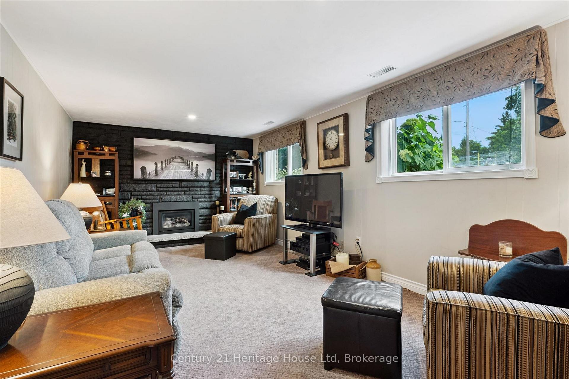 Photo 21 of 44 Inverness Drive, Guelph, Victoria North — HOMEH
