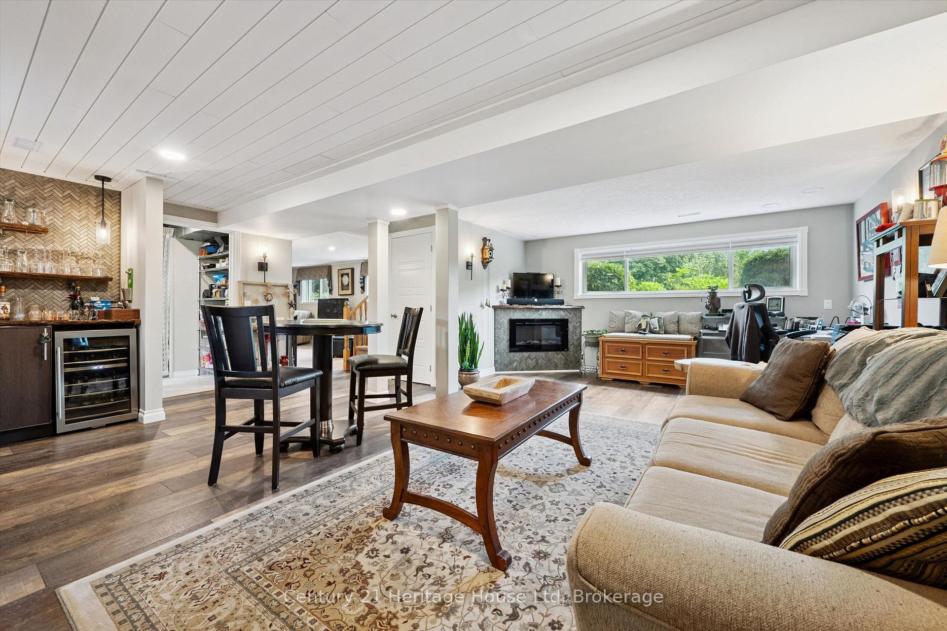 Photo 24 of 44 Inverness Drive, Guelph, Victoria North — HOMEH
