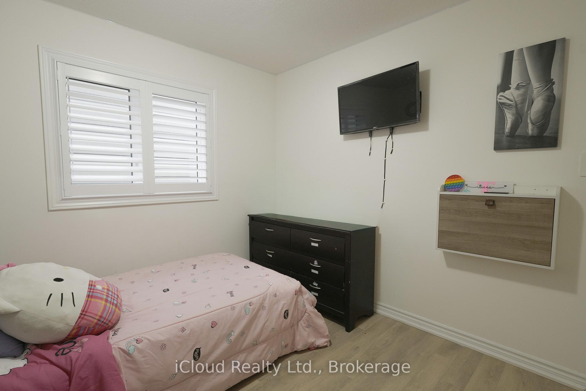Photo 14 of 8 Whitton Drive, Brant, Paris — HOMEH