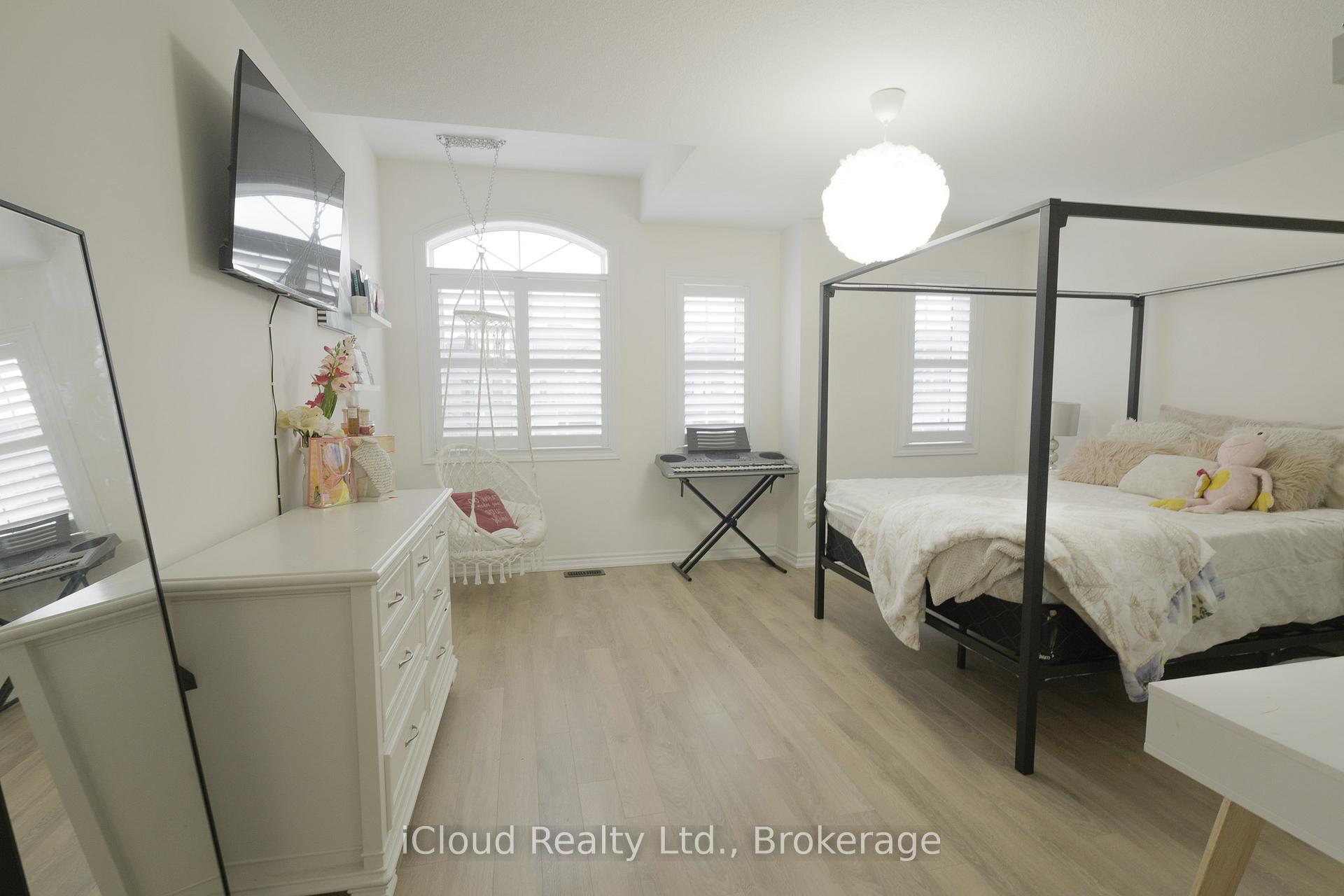 Photo 20 of 8 Whitton Drive, Brant, Paris — HOMEH