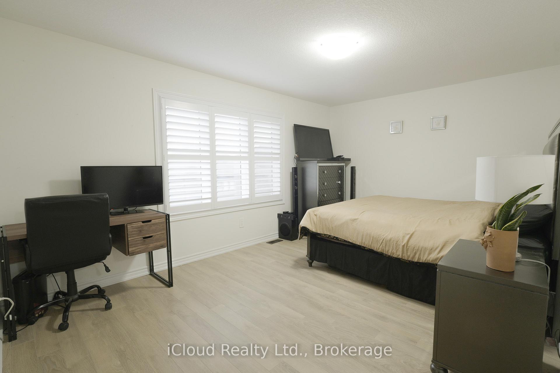 Photo 25 of 8 Whitton Drive, Brant, Paris — HOMEH