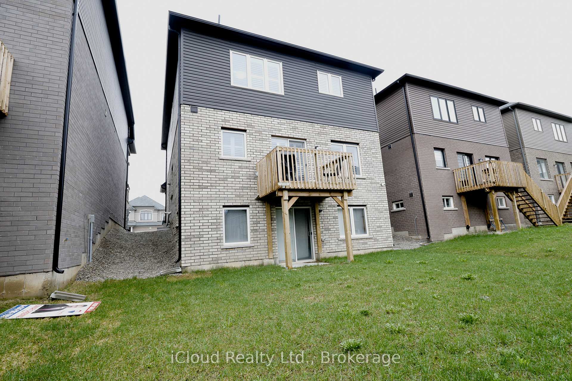 Photo 32 of 8 Whitton Drive, Brant, Paris — HOMEH