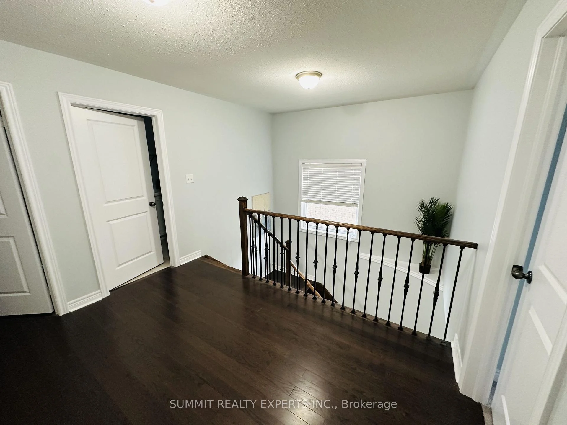 Photo 11 of 5 Merrybrook Trail, Brampton, Northwest Brampton — HOMEH
