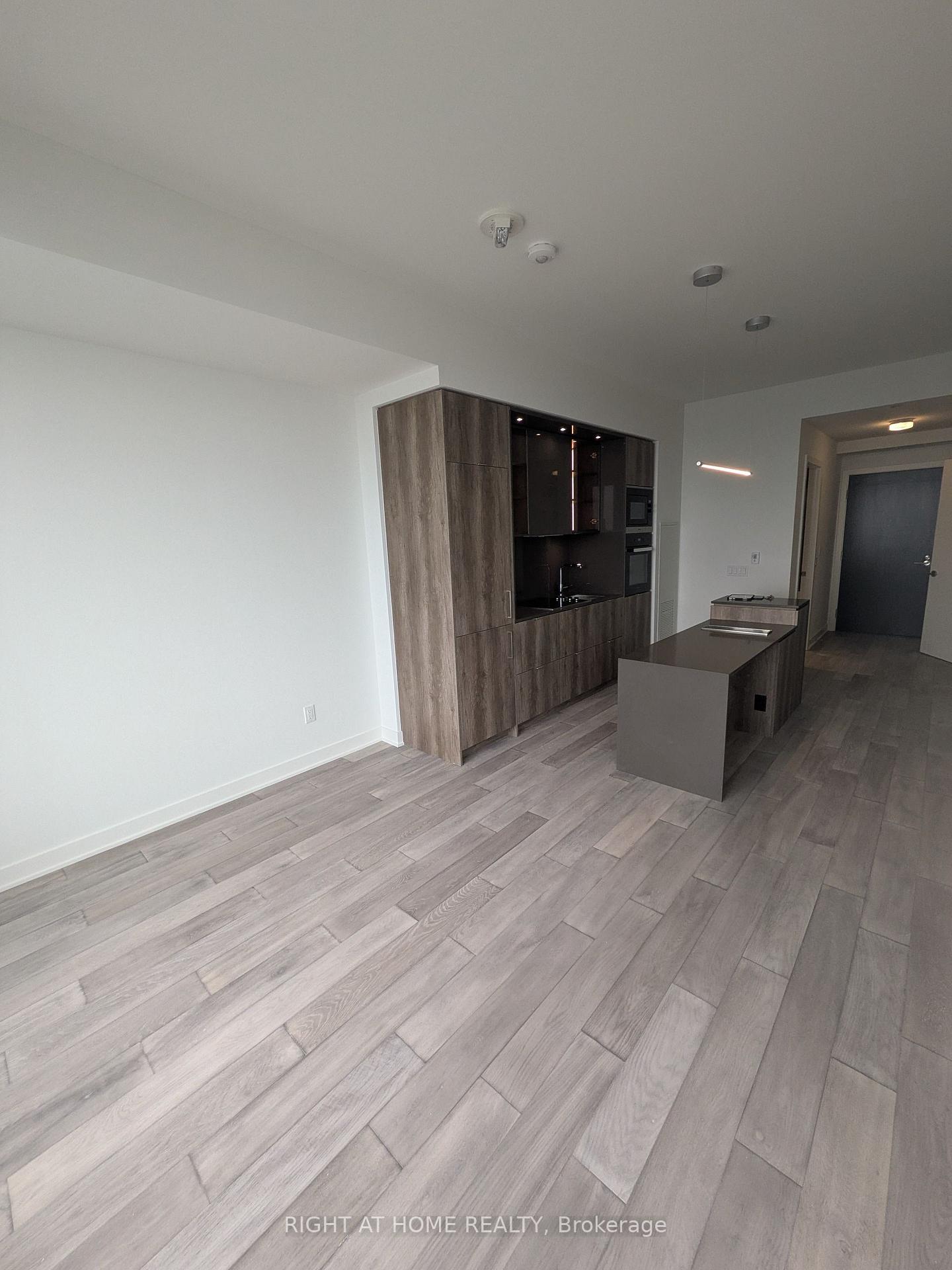 Photo 4 of Unit 5601, 11 Yorkville Avenue, Toronto, The Annex — HOMEH