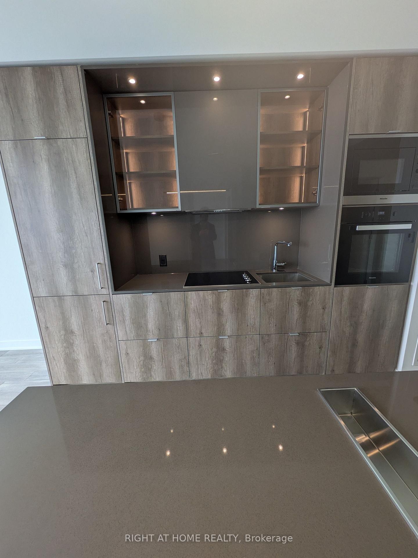 Photo 5 of Unit 5601, 11 Yorkville Avenue, Toronto, The Annex — HOMEH