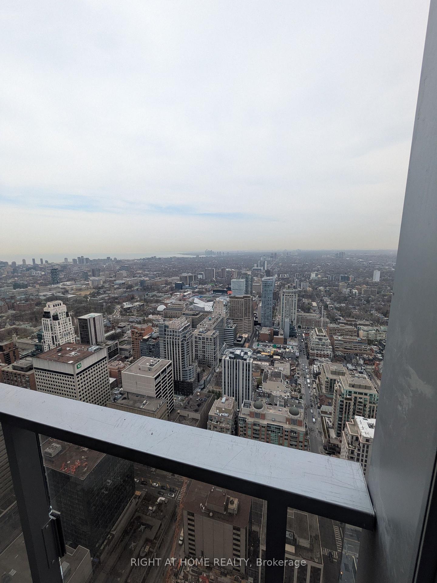 Photo 15 of Unit 5601, 11 Yorkville Avenue, Toronto, The Annex — HOMEH
