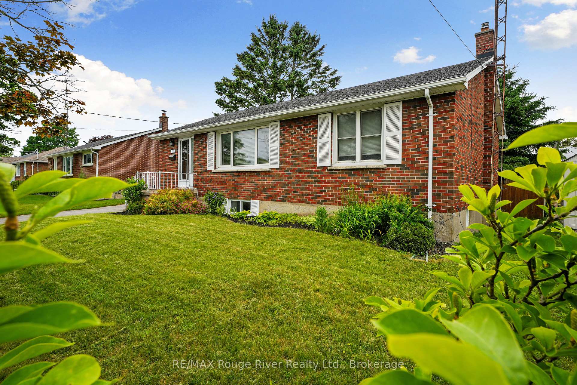 Photo 2 of 528 Barbara Street, Cobourg — HOMEH
