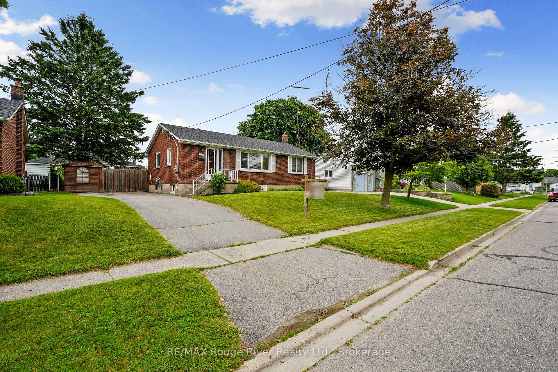 Photo 3 of 528 Barbara Street, Cobourg — HOMEH