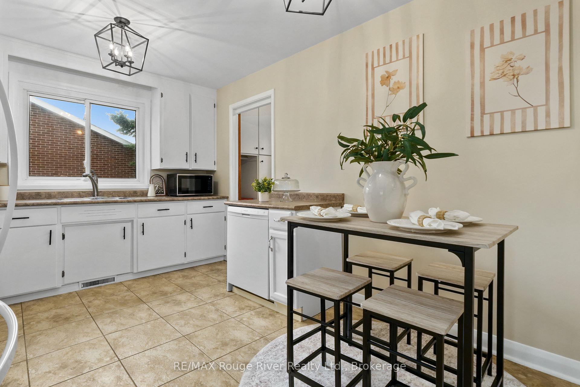 Photo 10 of 528 Barbara Street, Cobourg — HOMEH
