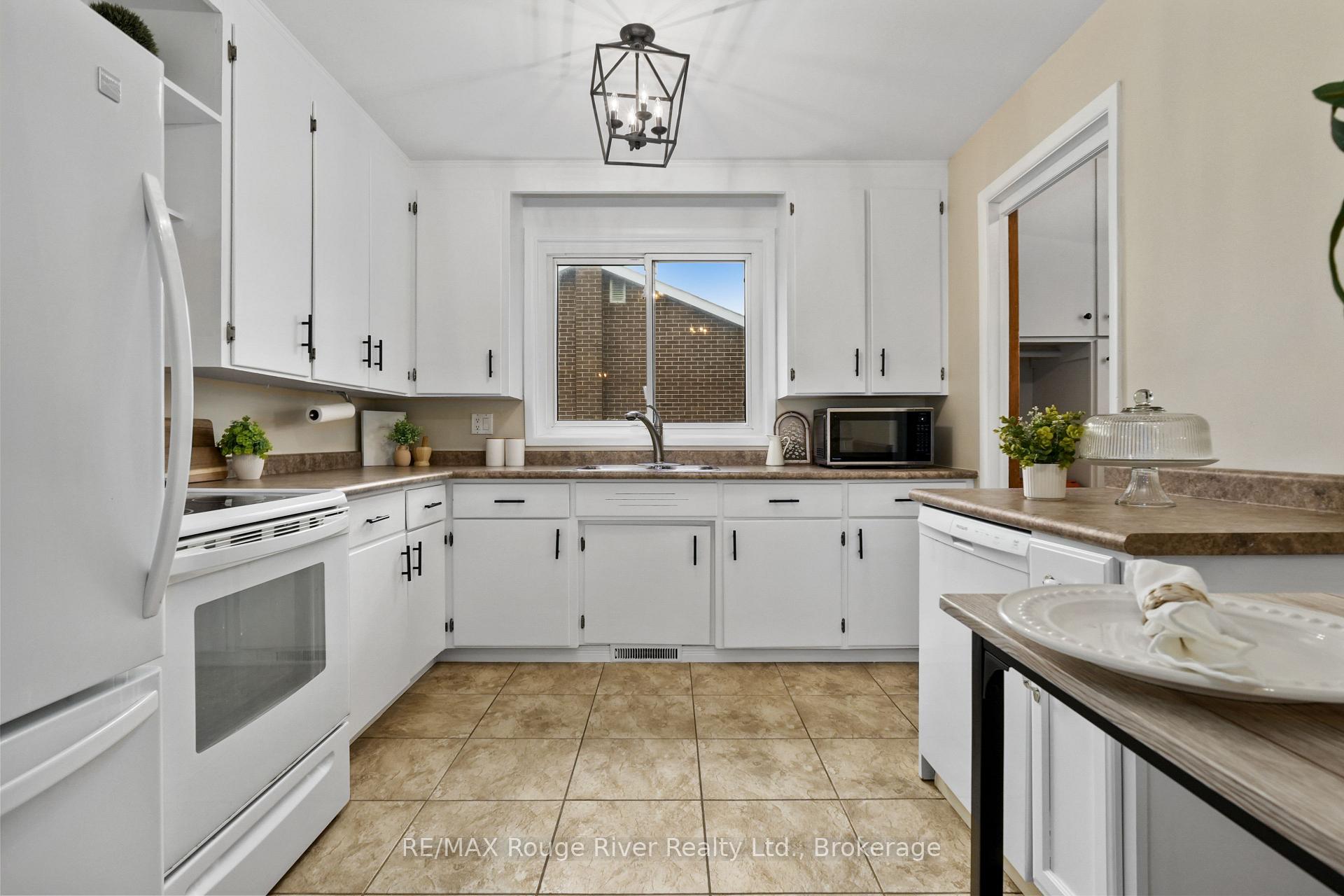 Photo 11 of 528 Barbara Street, Cobourg — HOMEH