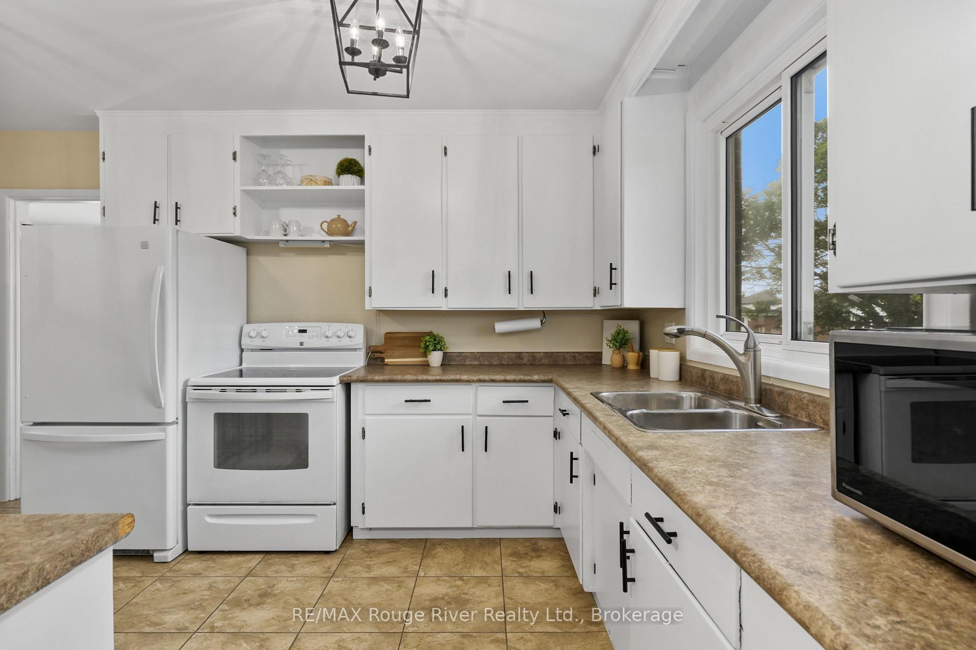 Photo 13 of 528 Barbara Street, Cobourg — HOMEH