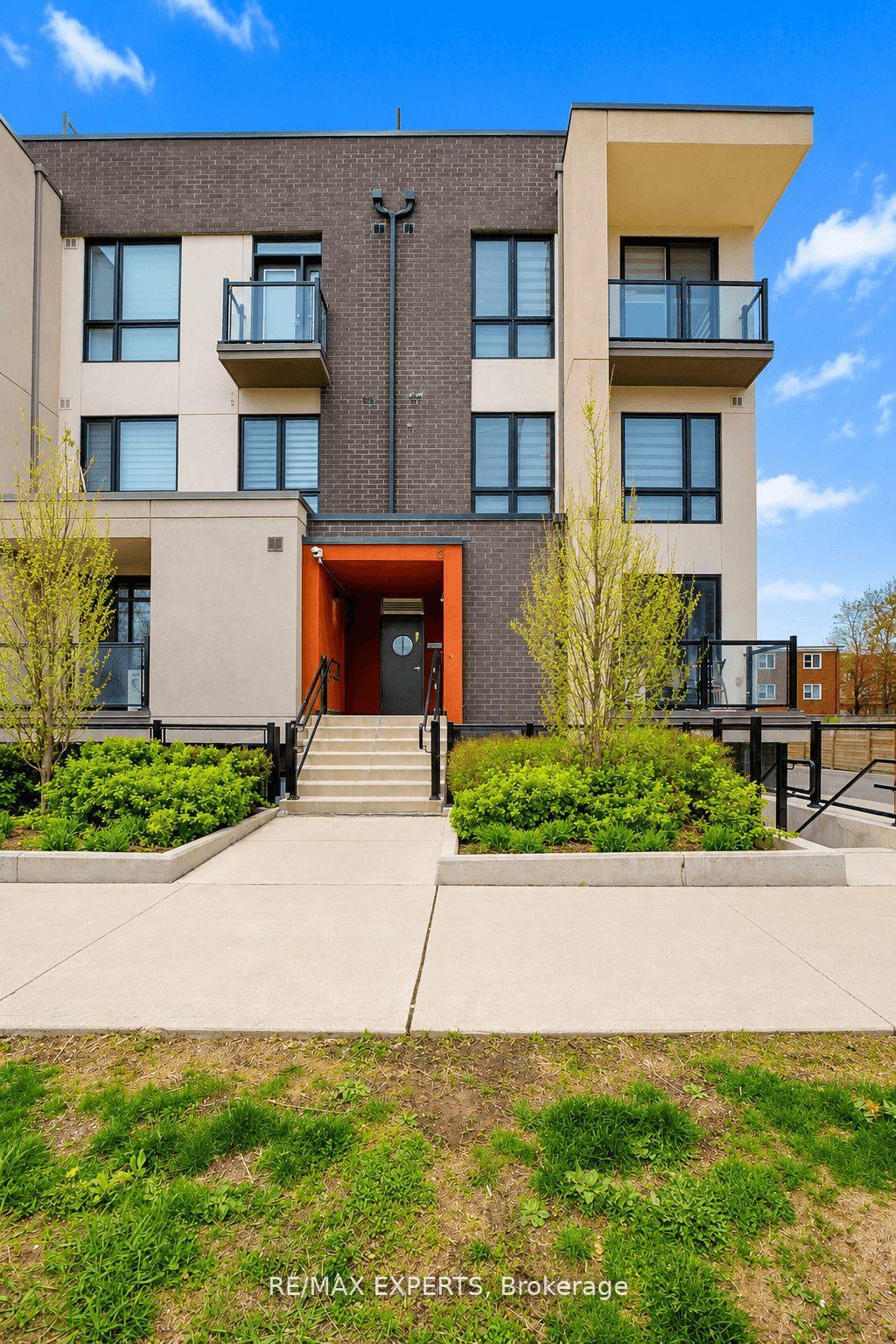 Photo 2 of Unit 7, 8 Marquette Avenue, Toronto, Englemount-Lawrence — HOMEH