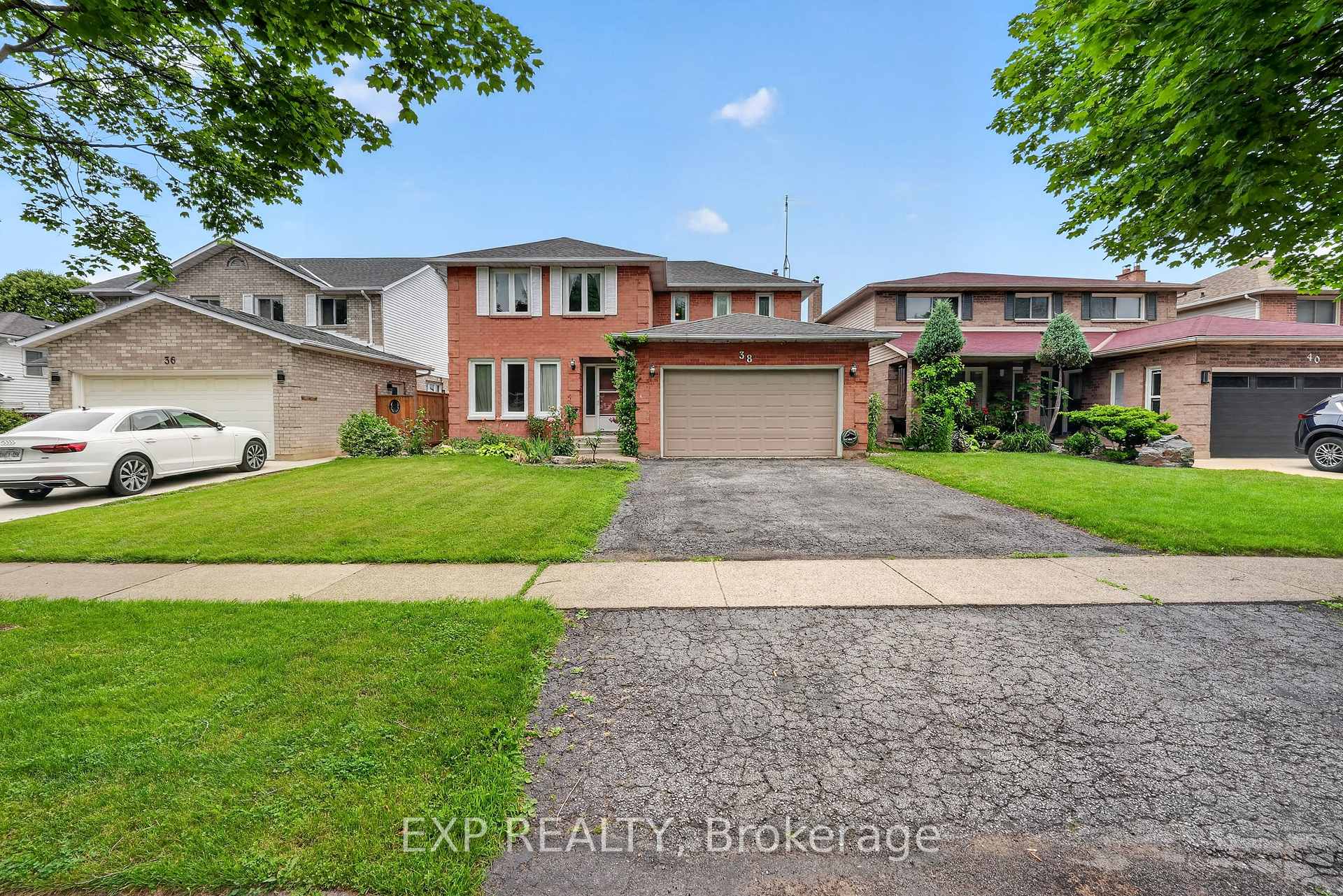 Photo 2 of 38 Farmington Drive, St. Catharines, Grapeview — HOMEH