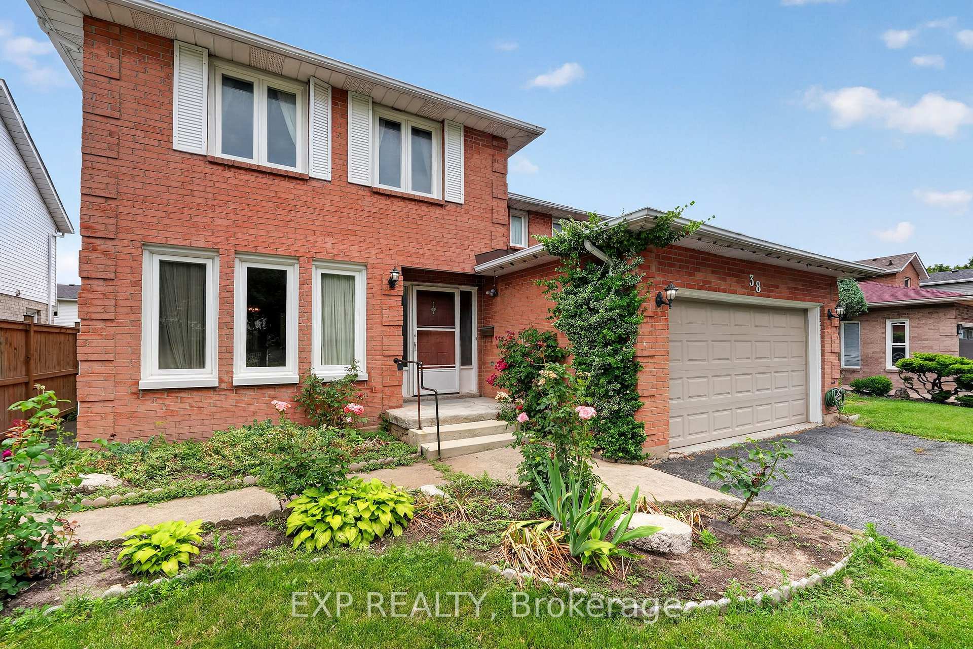 Photo 3 of 38 Farmington Drive, St. Catharines, Grapeview — HOMEH