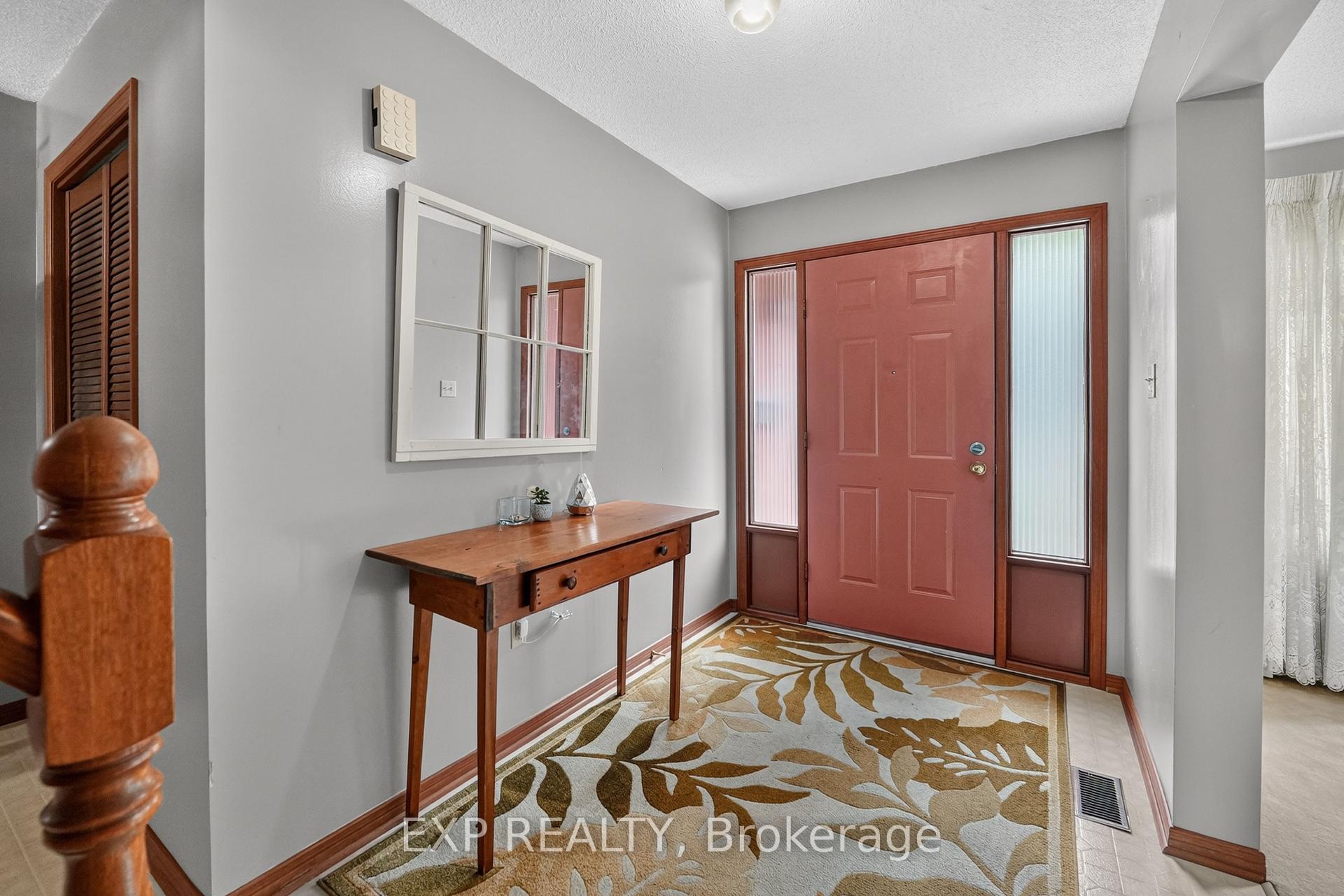 Photo 4 of 38 Farmington Drive, St. Catharines, Grapeview — HOMEH