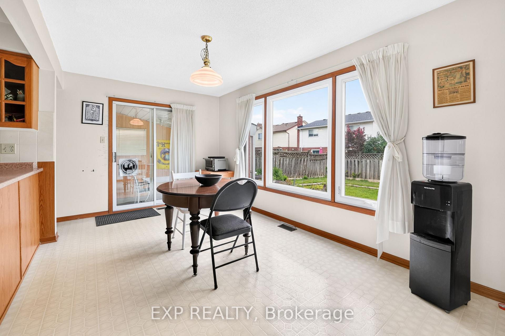 Photo 9 of 38 Farmington Drive, St. Catharines, Grapeview — HOMEH