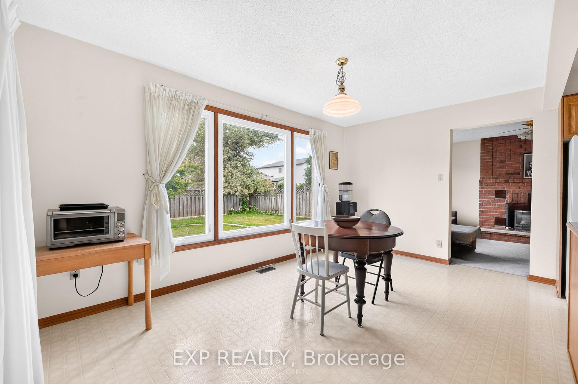 Photo 10 of 38 Farmington Drive, St. Catharines, Grapeview — HOMEH