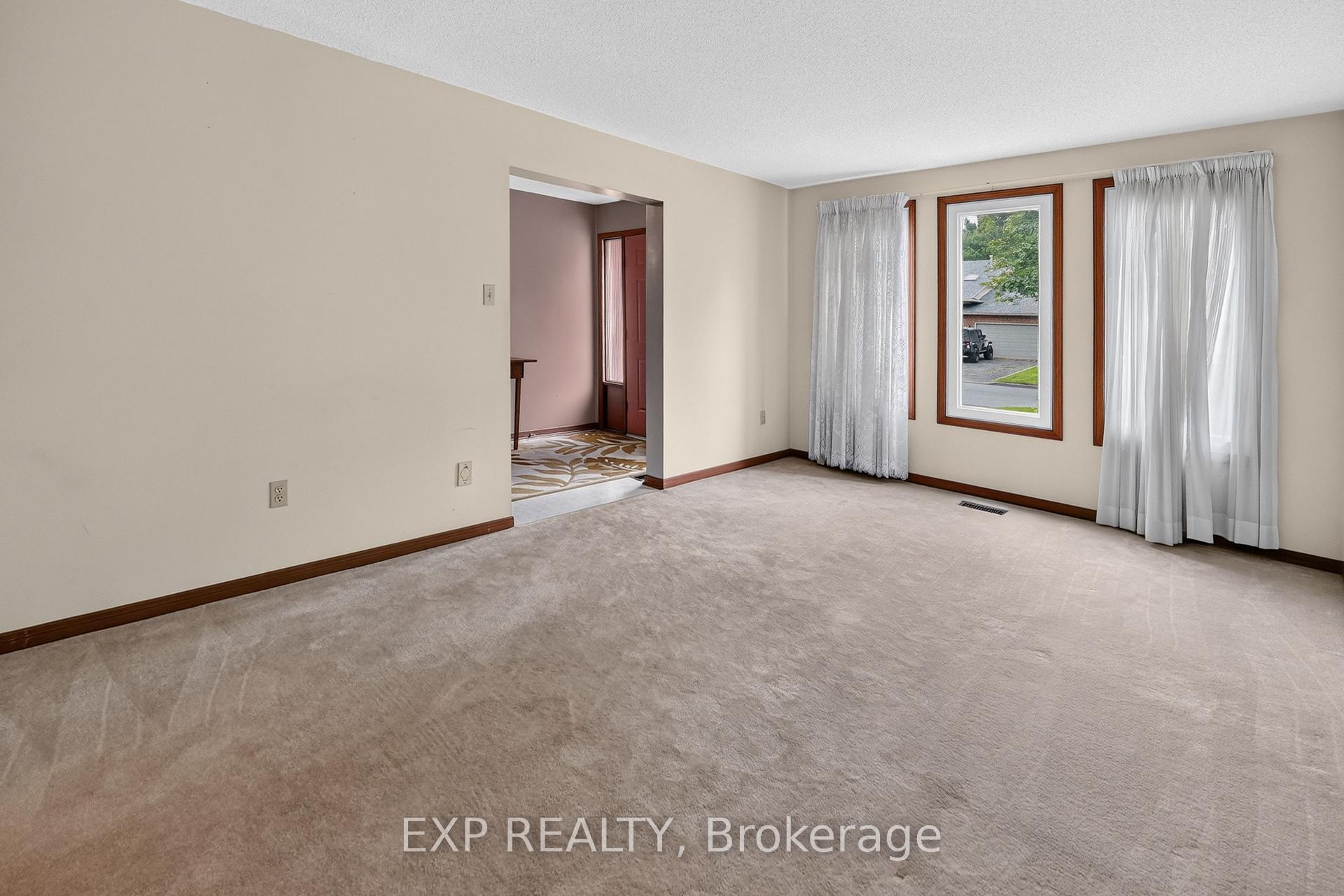 Photo 12 of 38 Farmington Drive, St. Catharines, Grapeview — HOMEH