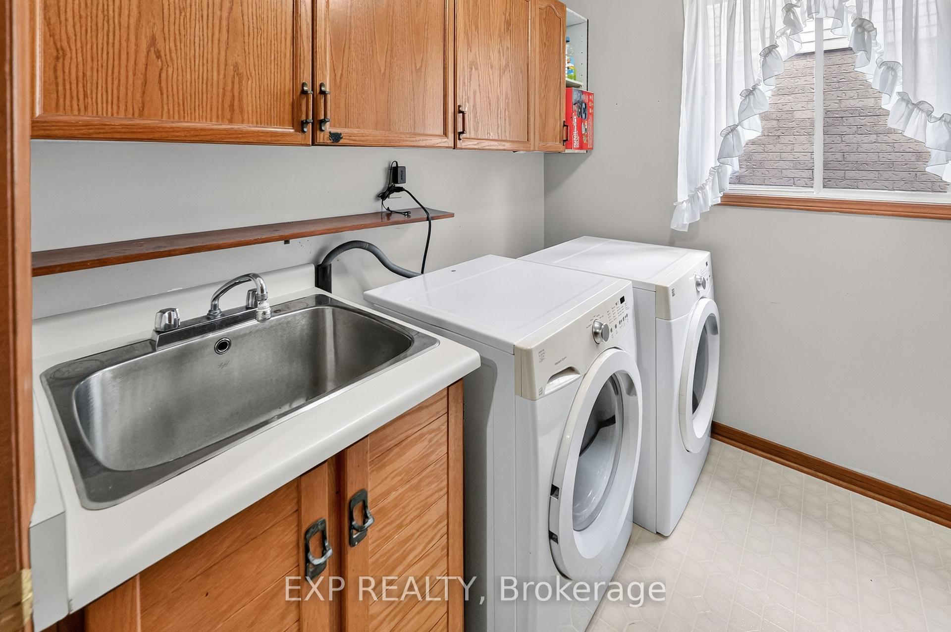 Photo 16 of 38 Farmington Drive, St. Catharines, Grapeview — HOMEH