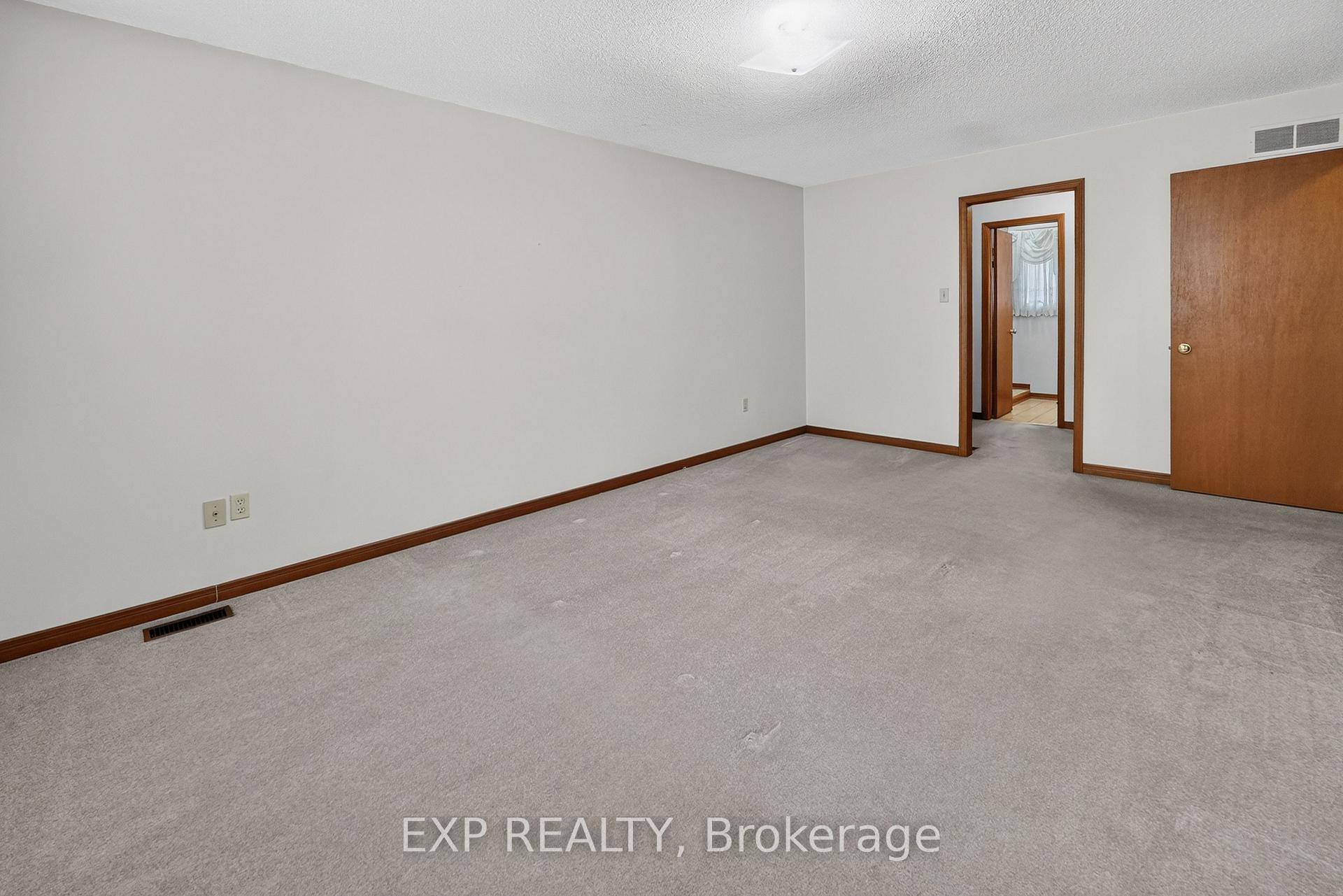 Photo 19 of 38 Farmington Drive, St. Catharines, Grapeview — HOMEH