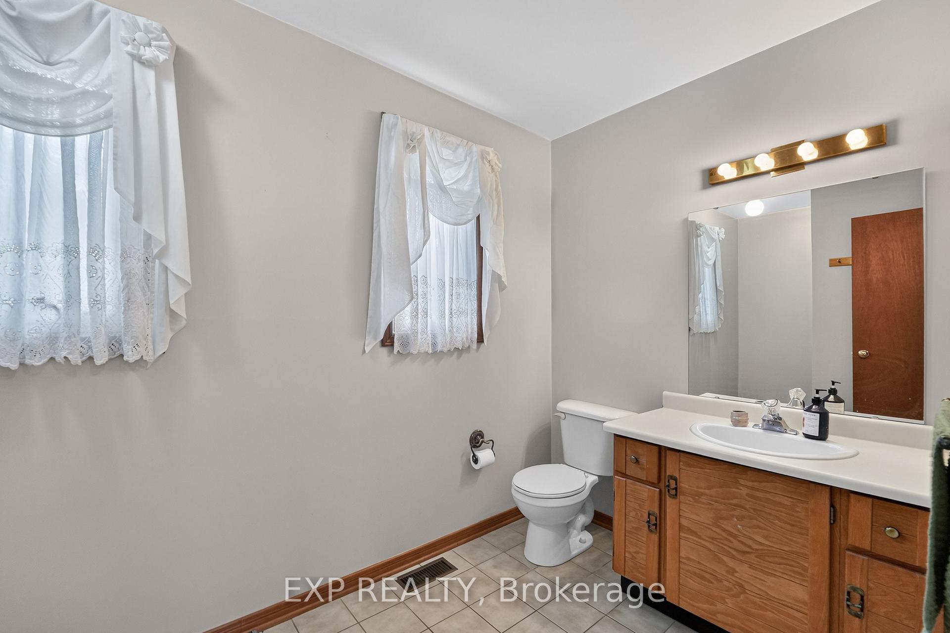 Photo 20 of 38 Farmington Drive, St. Catharines, Grapeview — HOMEH