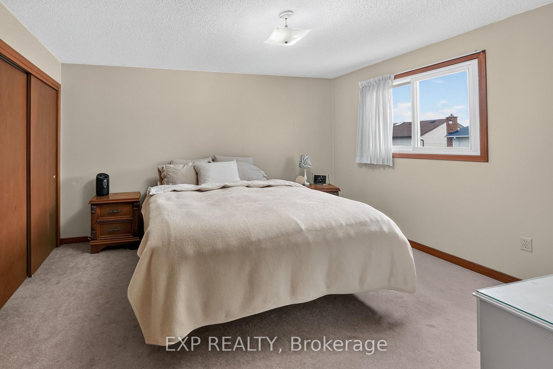Photo 23 of 38 Farmington Drive, St. Catharines, Grapeview — HOMEH