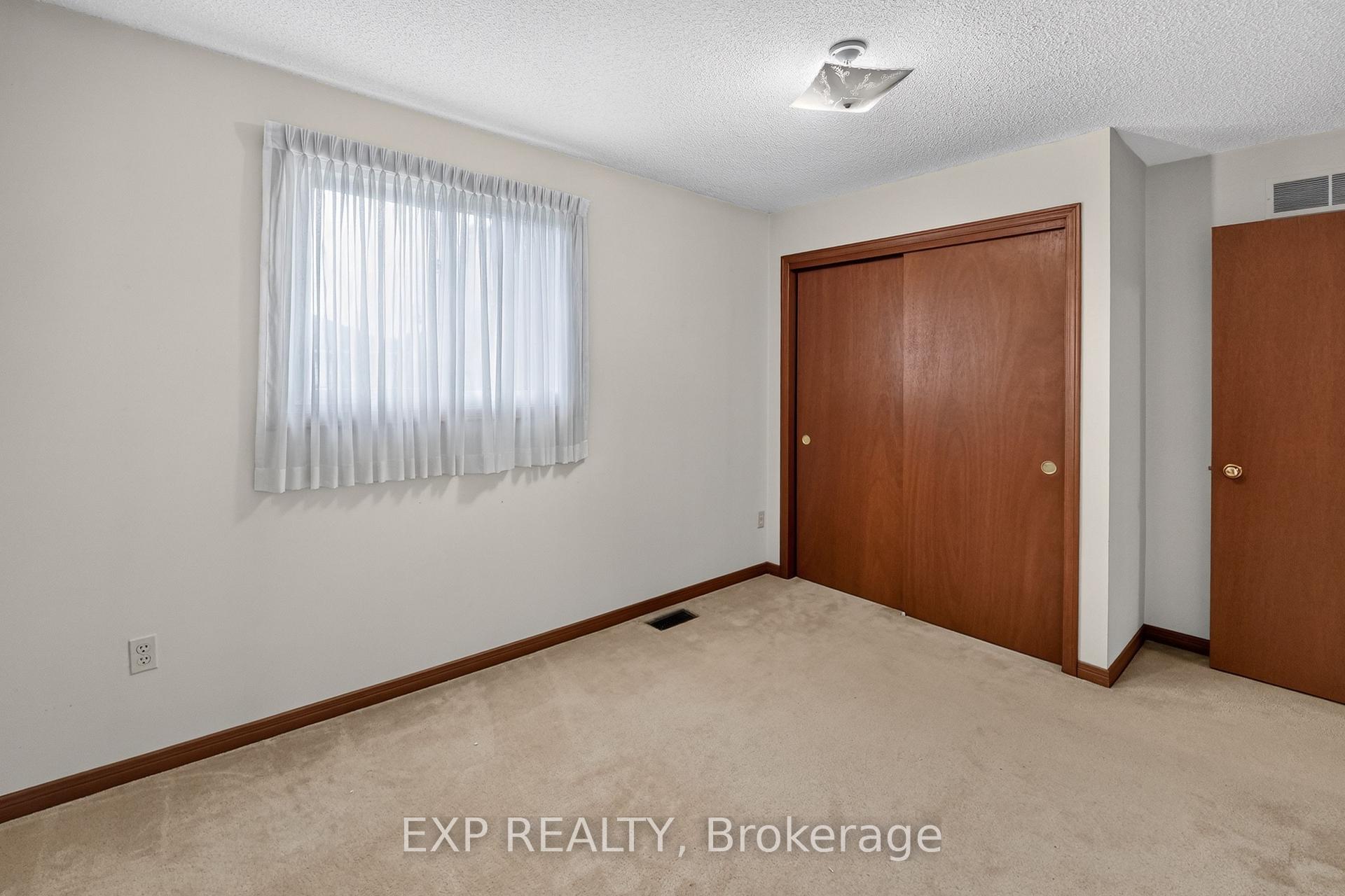 Photo 24 of 38 Farmington Drive, St. Catharines, Grapeview — HOMEH