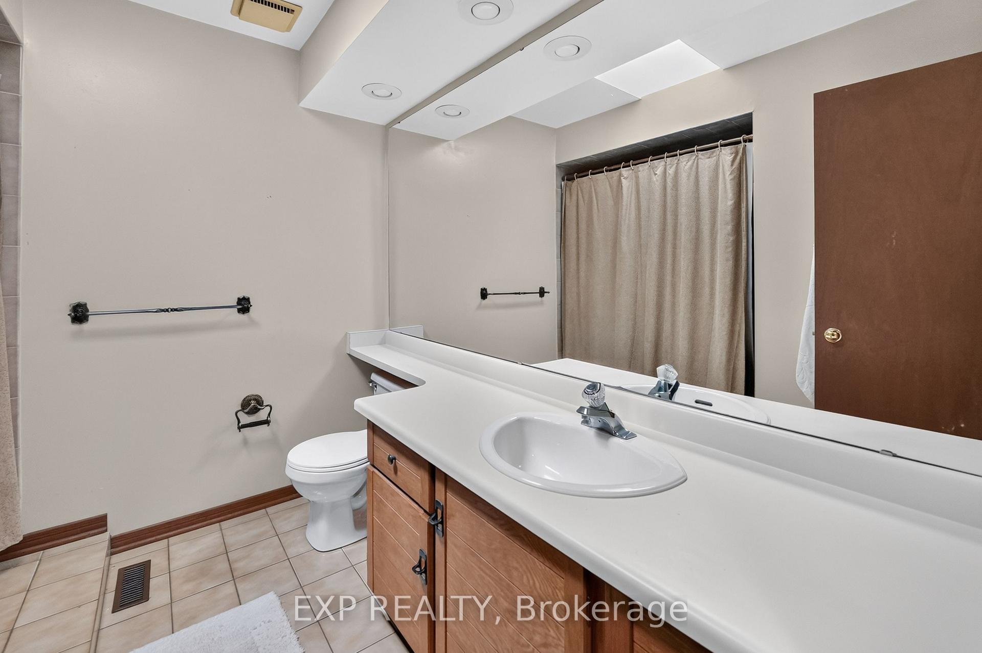 Photo 25 of 38 Farmington Drive, St. Catharines, Grapeview — HOMEH