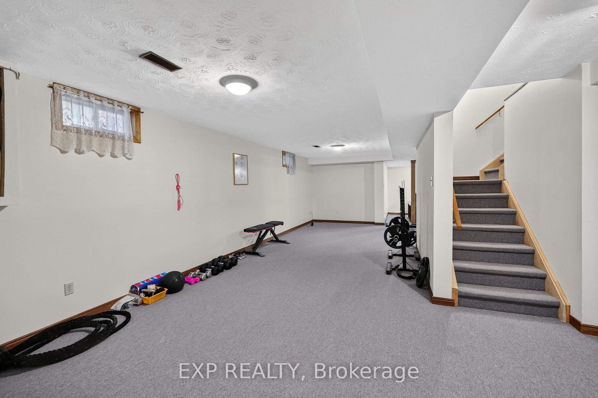 Photo 26 of 38 Farmington Drive, St. Catharines, Grapeview — HOMEH