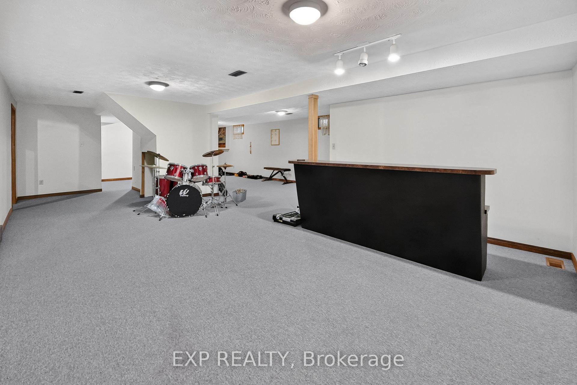Photo 27 of 38 Farmington Drive, St. Catharines, Grapeview — HOMEH