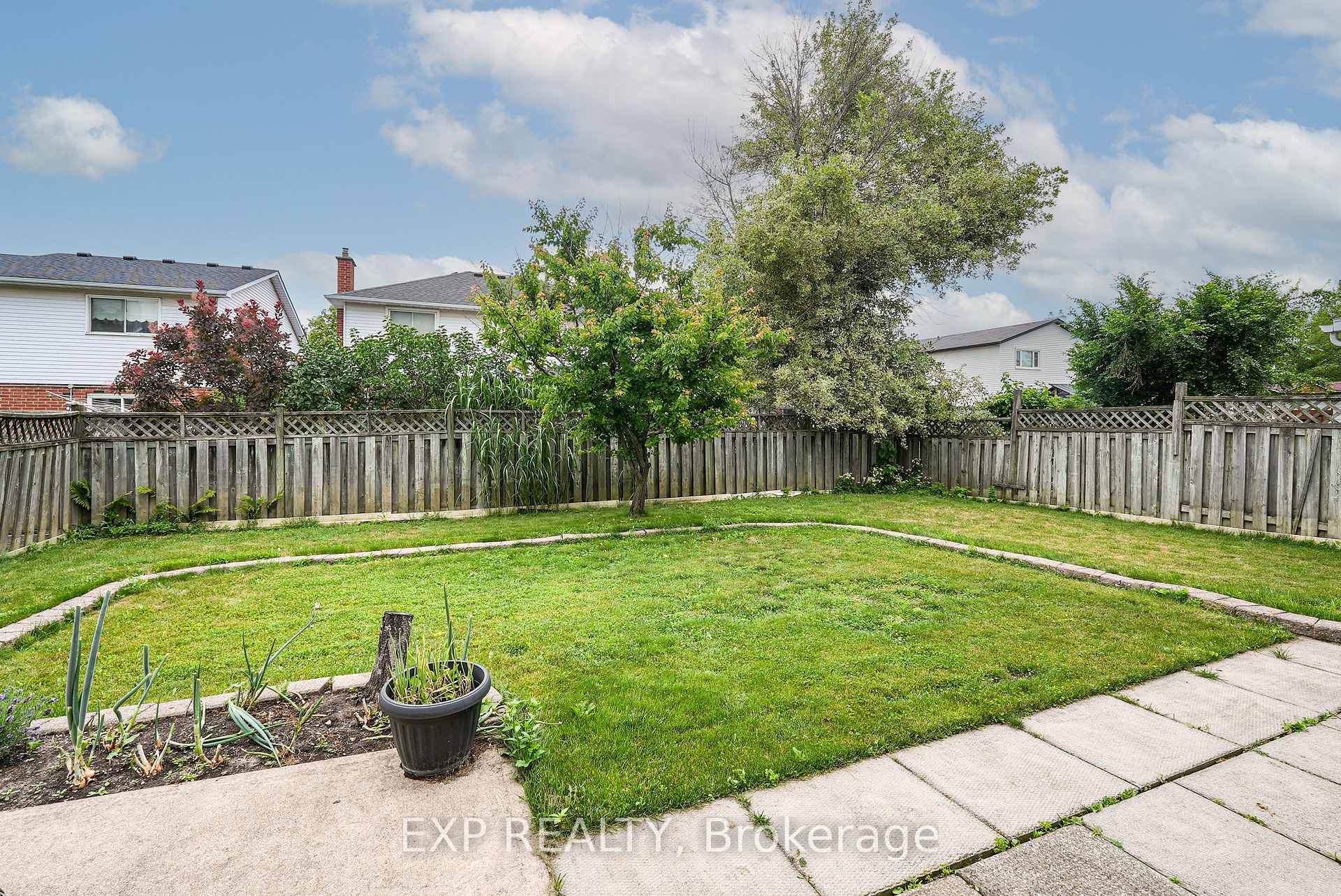 Photo 32 of 38 Farmington Drive, St. Catharines, Grapeview — HOMEH