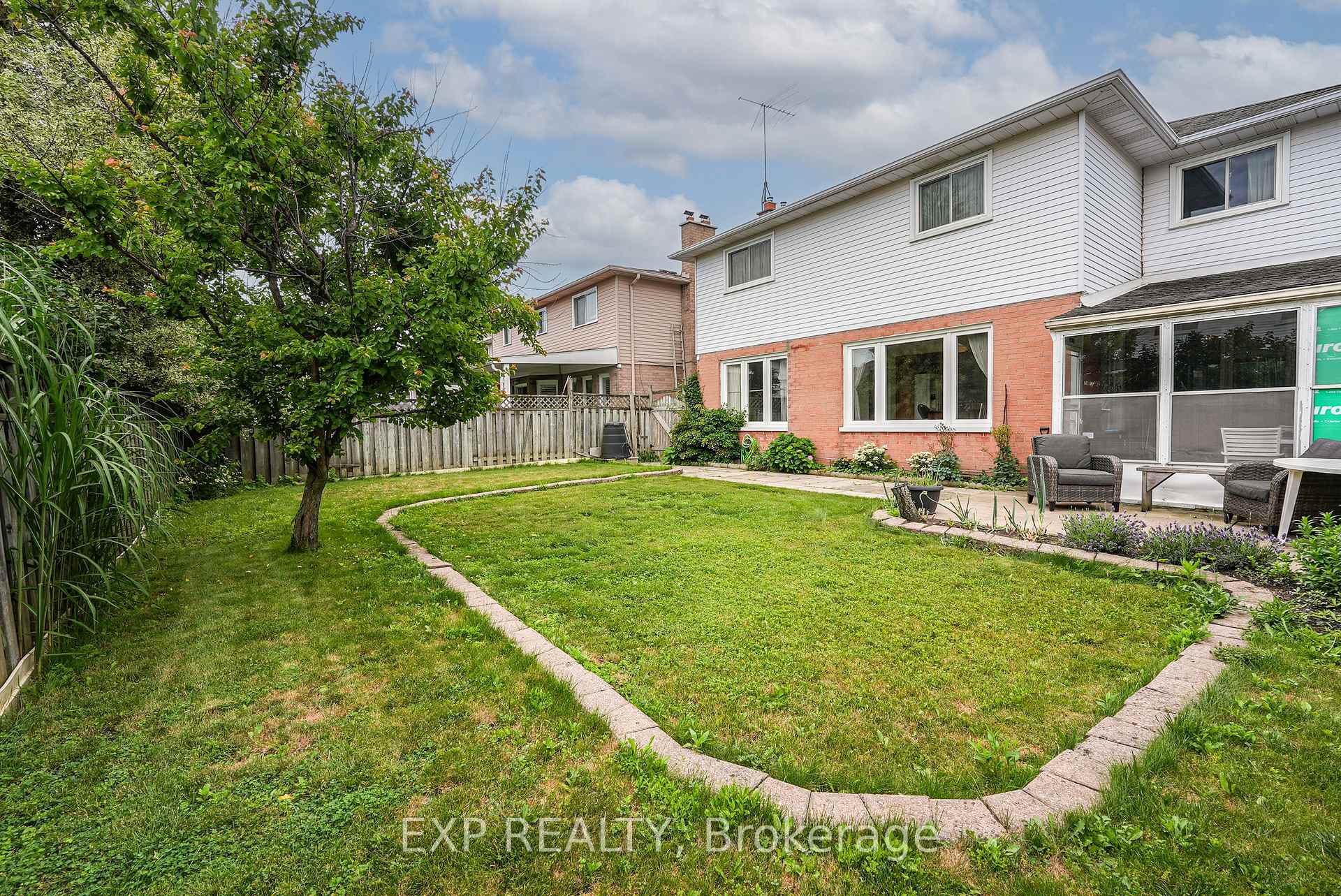 Photo 33 of 38 Farmington Drive, St. Catharines, Grapeview — HOMEH