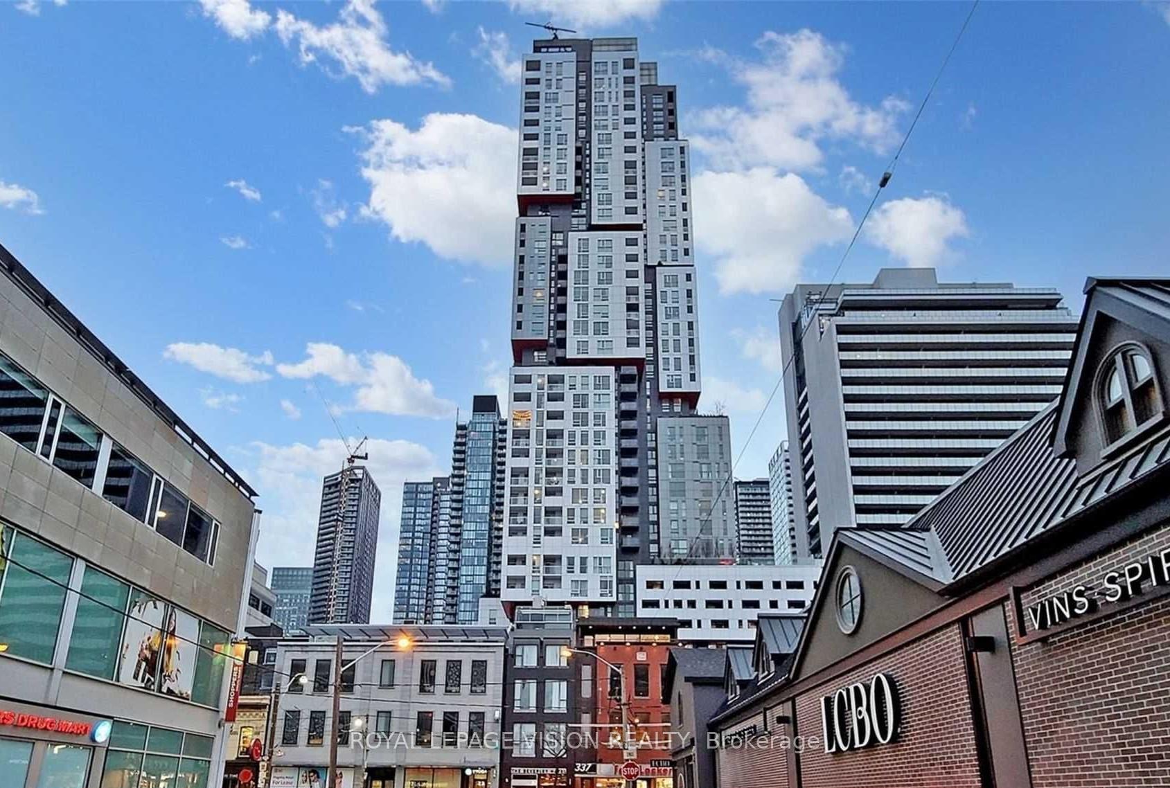 Front of Unit 613, 318 Richmond Street W