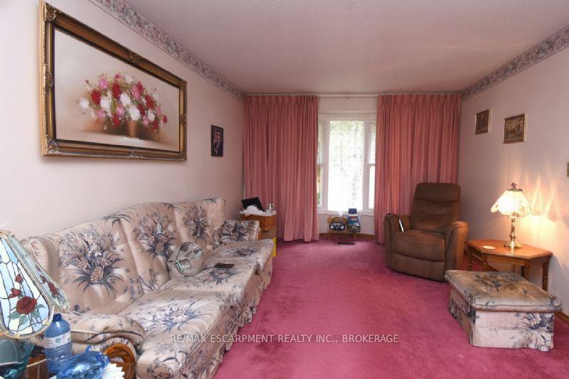 Photo 2 of 6 Viscount Road, Brantford, Lynden Hills — HOMEH