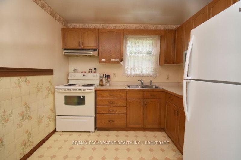Photo 5 of 6 Viscount Road, Brantford, Lynden Hills — HOMEH