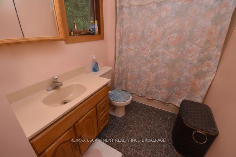 Photo 9 of 6 Viscount Road, Brantford, Lynden Hills — HOMEH