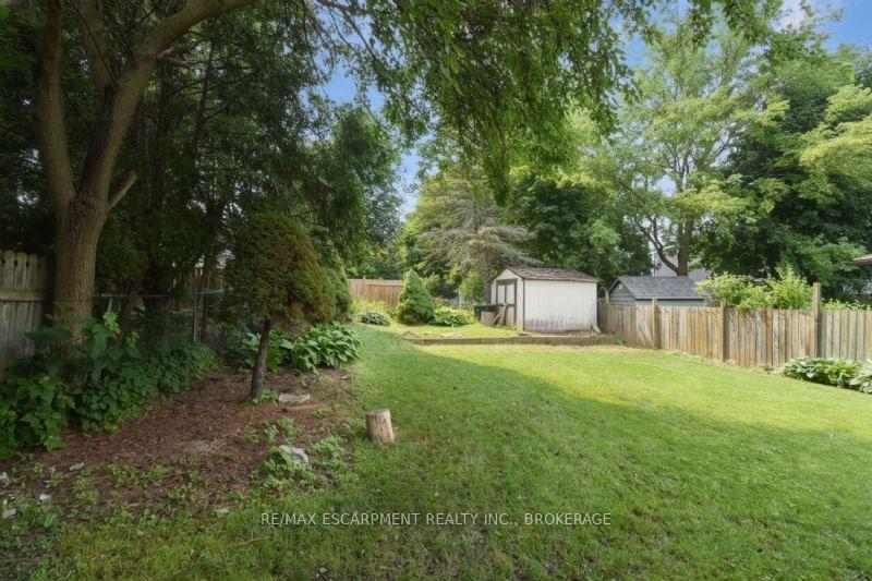 Photo 13 of 6 Viscount Road, Brantford, Lynden Hills — HOMEH