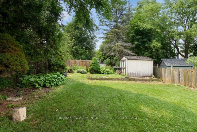 Photo 14 of 6 Viscount Road, Brantford, Lynden Hills — HOMEH